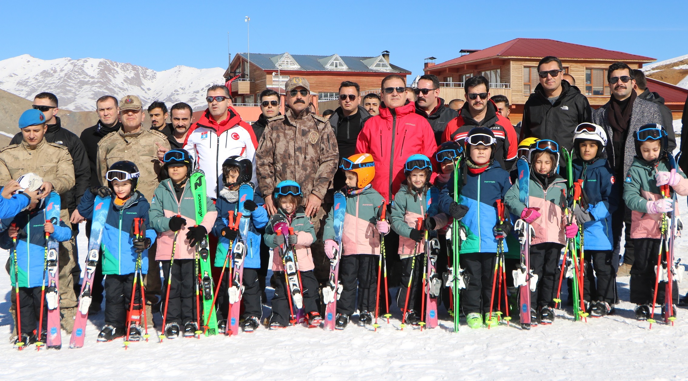 Hakkari kayak merkezi sezona açıldı