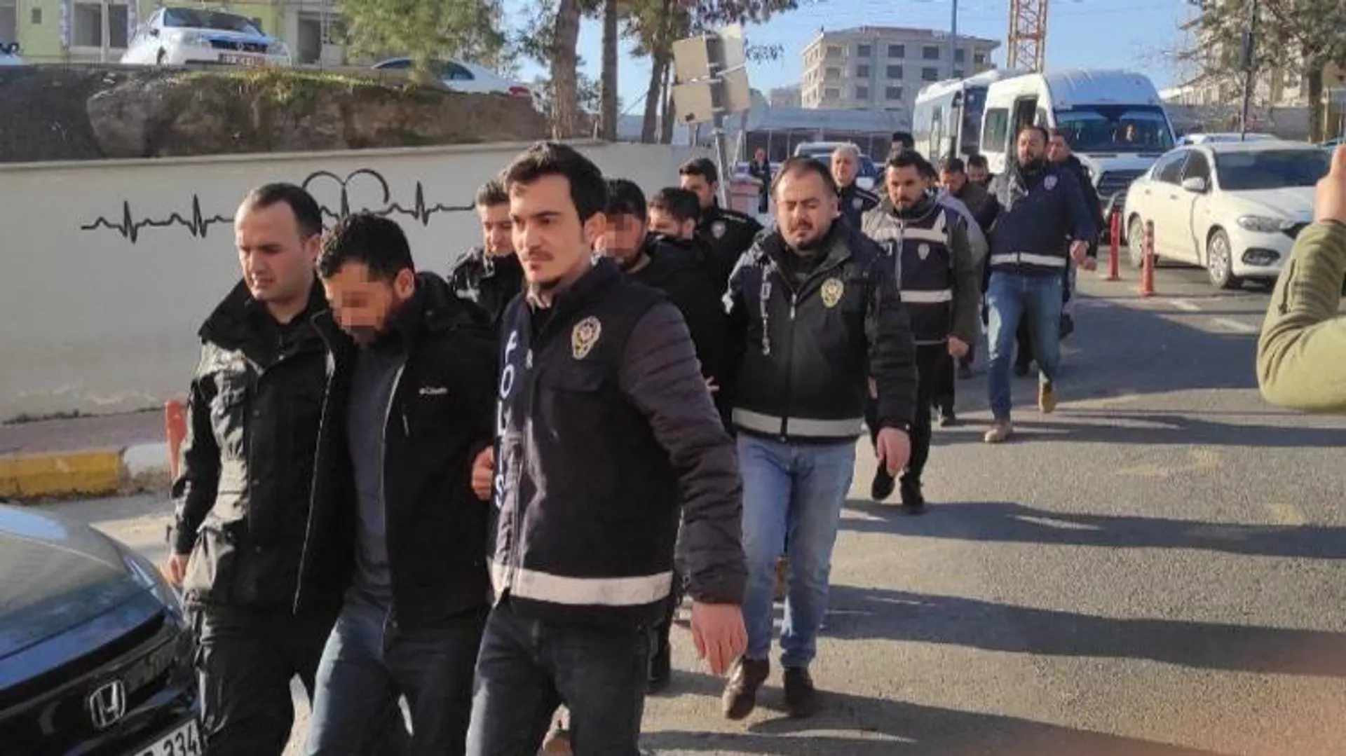 Telefon dolandırıcılığına 16 tutuklama