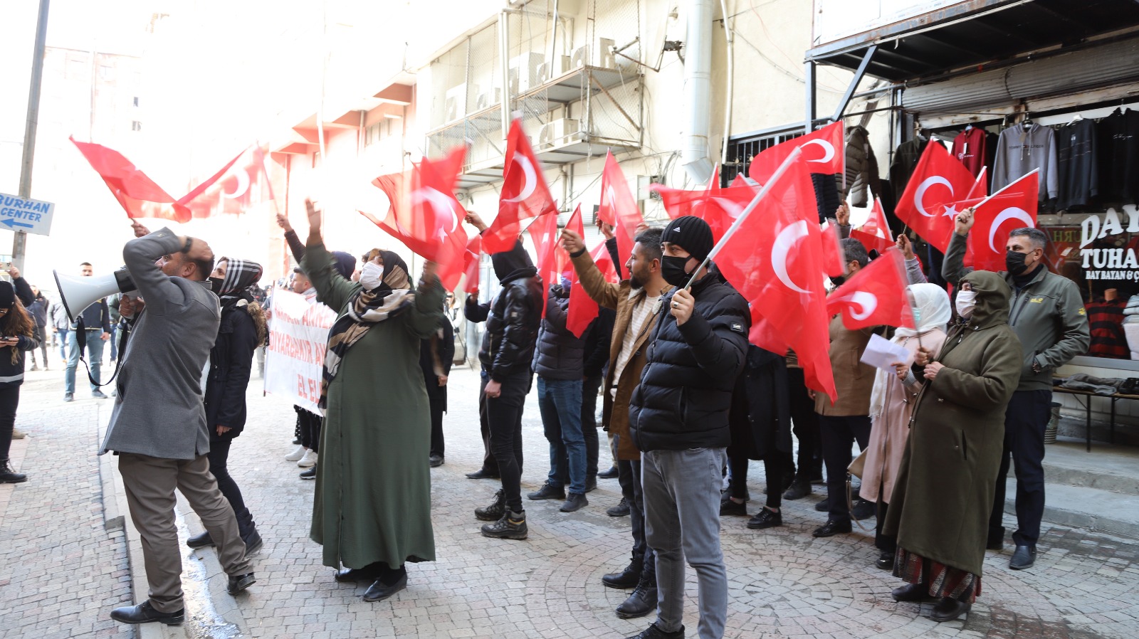 Hakkari'de annelerin evlat nöbeti 41'ıncı haftada