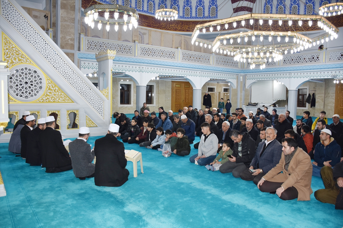 Hakkari'de Regaip Kandili idrak edildi