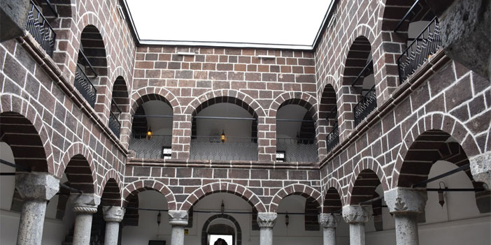 Hakkari'nin sembol yapıları görüntülendi