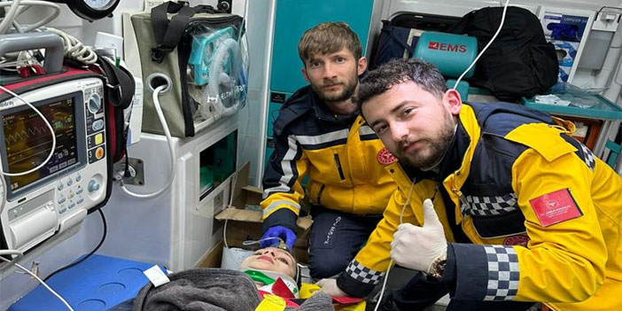 Hakkari'den Hatay'a giden ekipler, depremden 96 saat sonra enkaz altından 3 kişiyi kurtardı