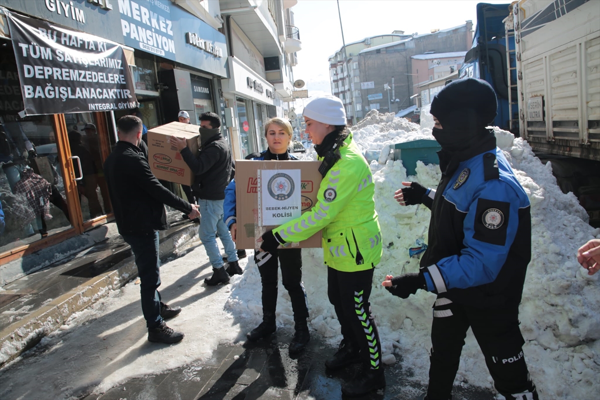 Hakkari'den deprem bölgesine yardımlar sürüyor
