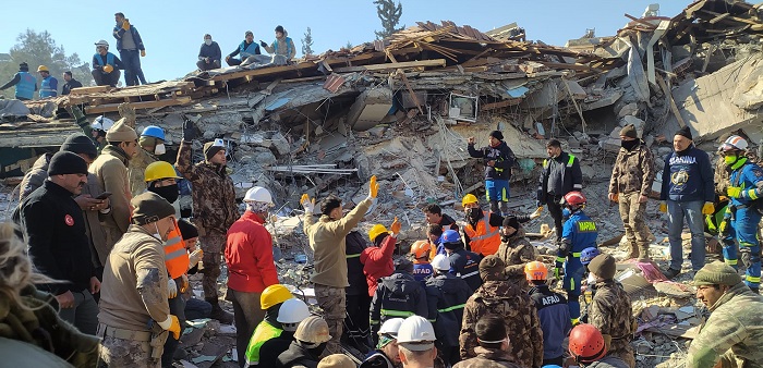 9 yaşındaki Zelihayı, Hakkari'den giden ekip kurtardı