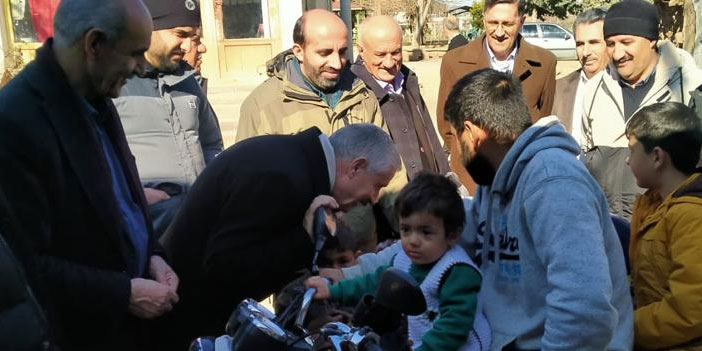 AK Parti Hakkari Heyeti Deprem Bölgesinde