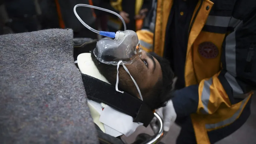 261. saatte 2 kişi enkazdan kurtarıldı