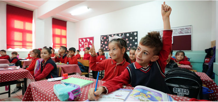 Hakkari'de öğrenciler ders başı yaptı