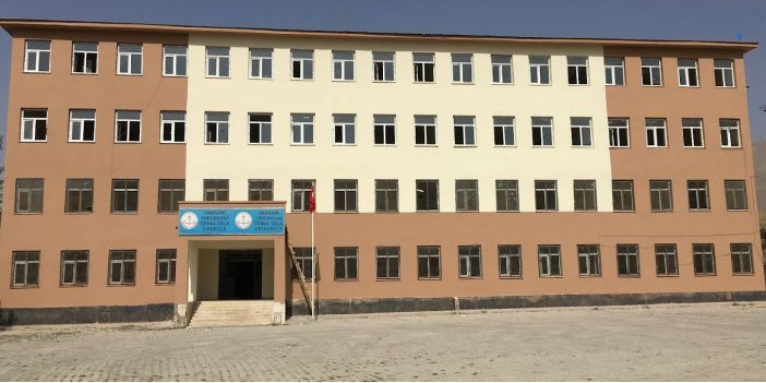 Hakkari'de 3 okul deprem riski nedeniyle tahliye edildi