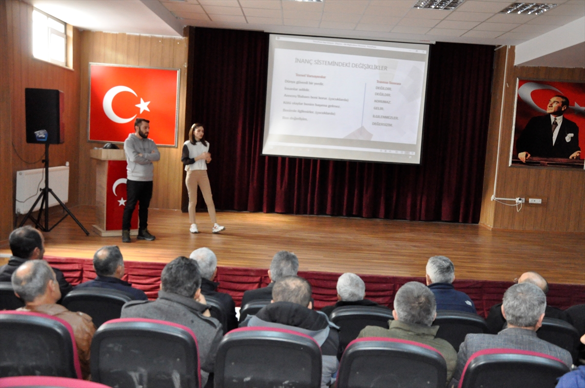 Çukurca'da veliler deprem konusunda bilgilendirildi