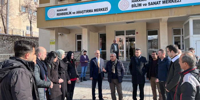 Hakkari'den 24 rehber öğretmen deprem bölgesine gitti