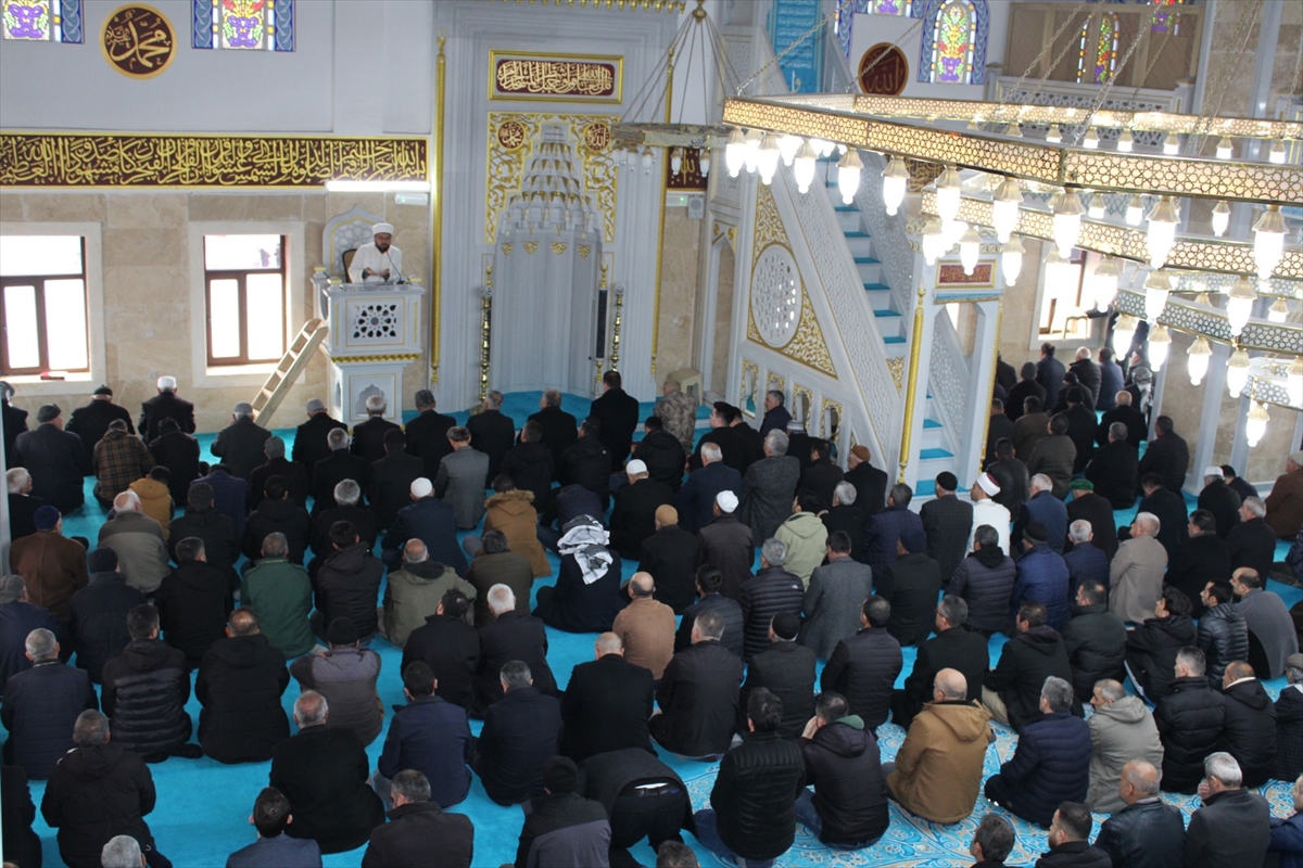 Hakkari'de depremzedeler için mevlit okutuldu, dua edildi