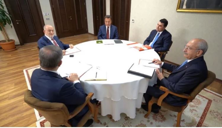 5 siyasi parti liderinin toplantısı sona erdi