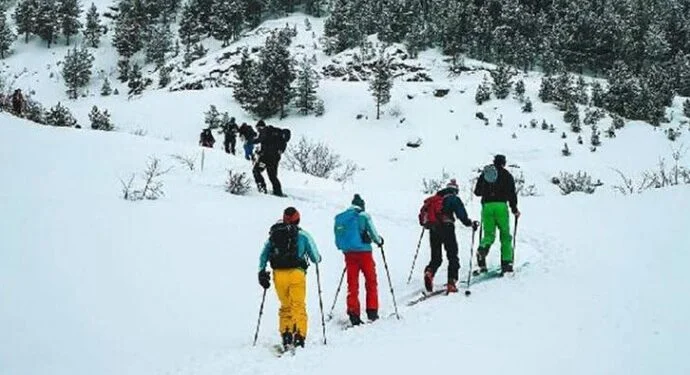 Çığ can aldı: 2 ölü