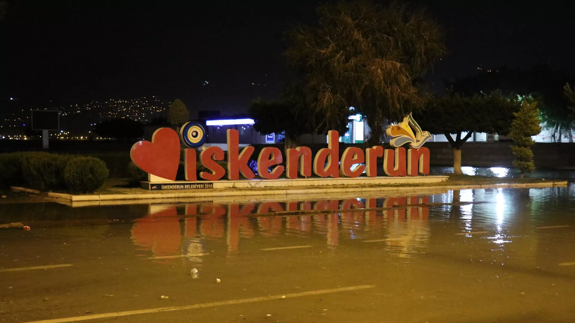 İskenderun’da deniz taştı