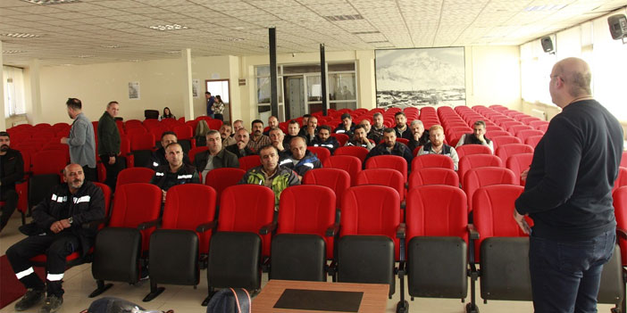 Hakkari'de VEDAŞ çalışanlarına İş Sağlığı ve Güvenliği eğitimi