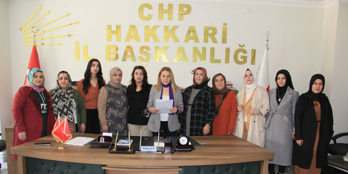 Hakkari'de CHP'li kadınlar 8 Martı kutladı