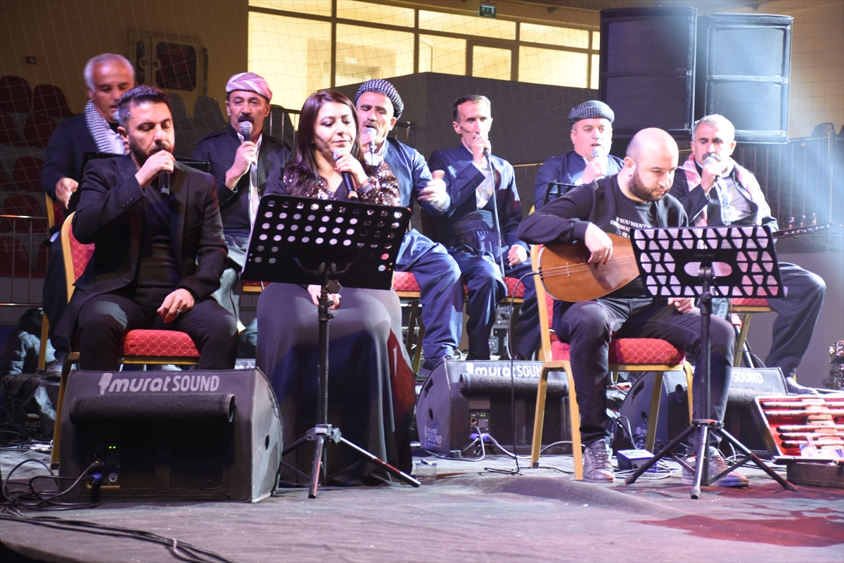 Hakkari'de depremzedelerin yararına "dayanışma konseri" düzenlendi