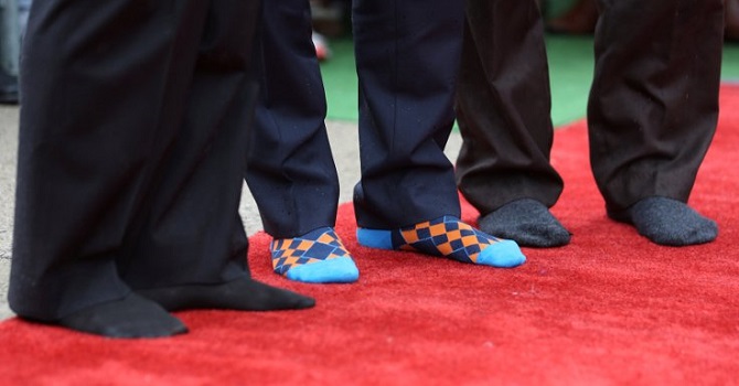 Bayram kutlamasına başbakanın çorapları damga vurdu!