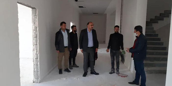 Çukurca'da belediye binası inşaatı sürüyor