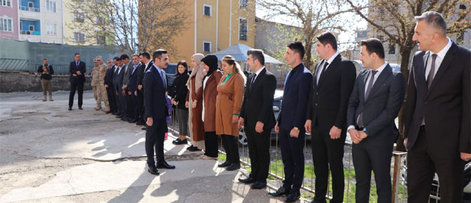 Derecik Kaymakamı Işık görevine başladı