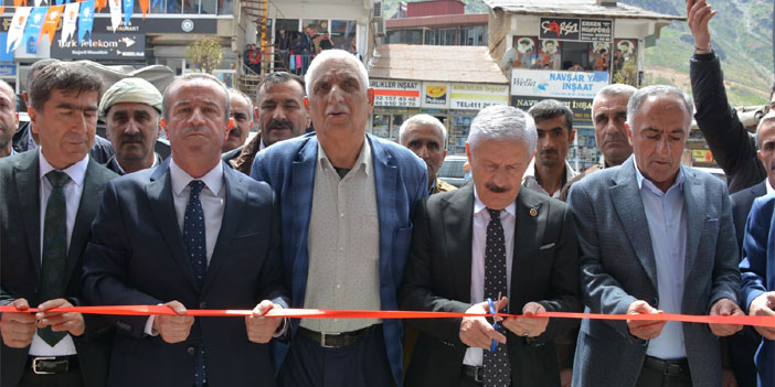 Şemdinli'de Ak Parti seçim ofisi açıldı