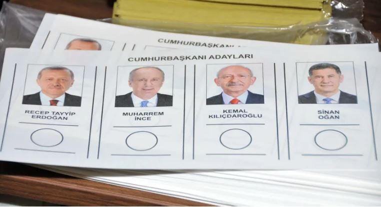 Hakkari'de  oy verme işlemi başladı