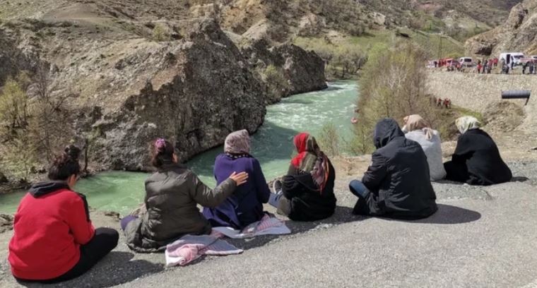 Munzur'a düşen 3 gencin aracı 11. günde bulundu