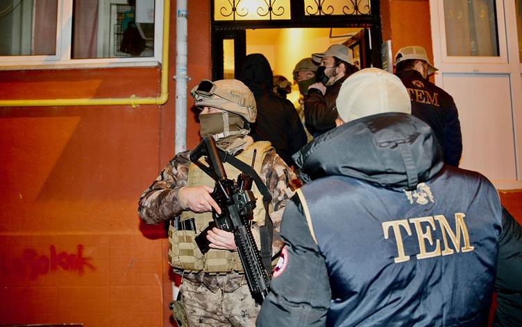 Oğlu gözaltına alınan baba kalp krizi geçirerek hayatını kaybetti