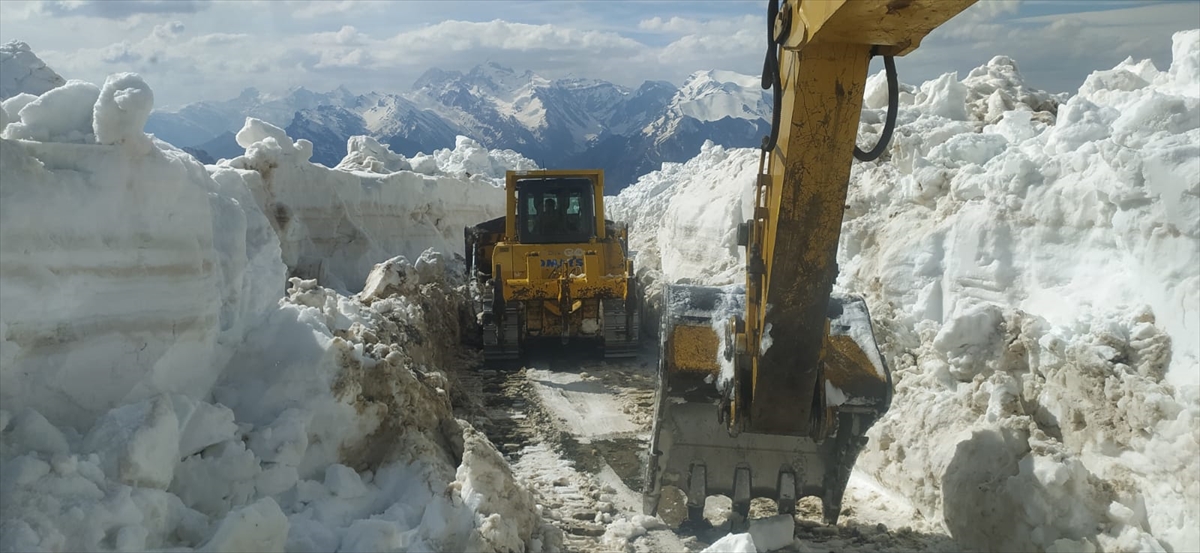 Hakkari'de mayısta karla mücadele çalışması