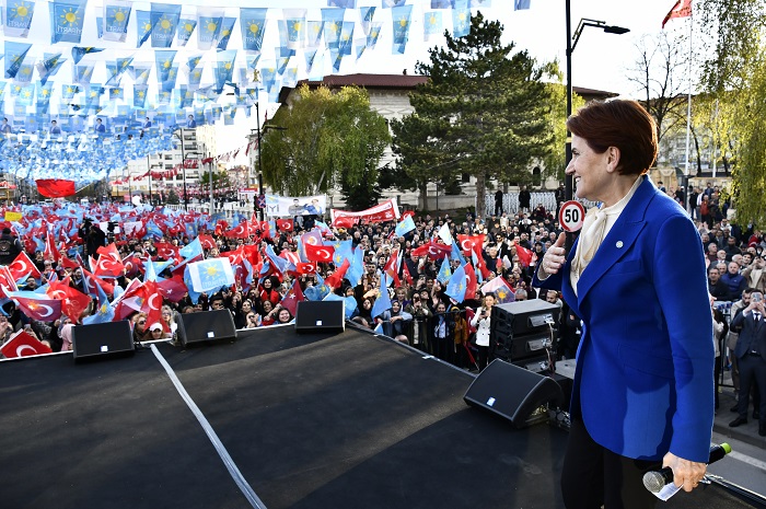 Akşener"Türk ordusunun içini boşalttın, en son konuşacak kişi sensin!"
