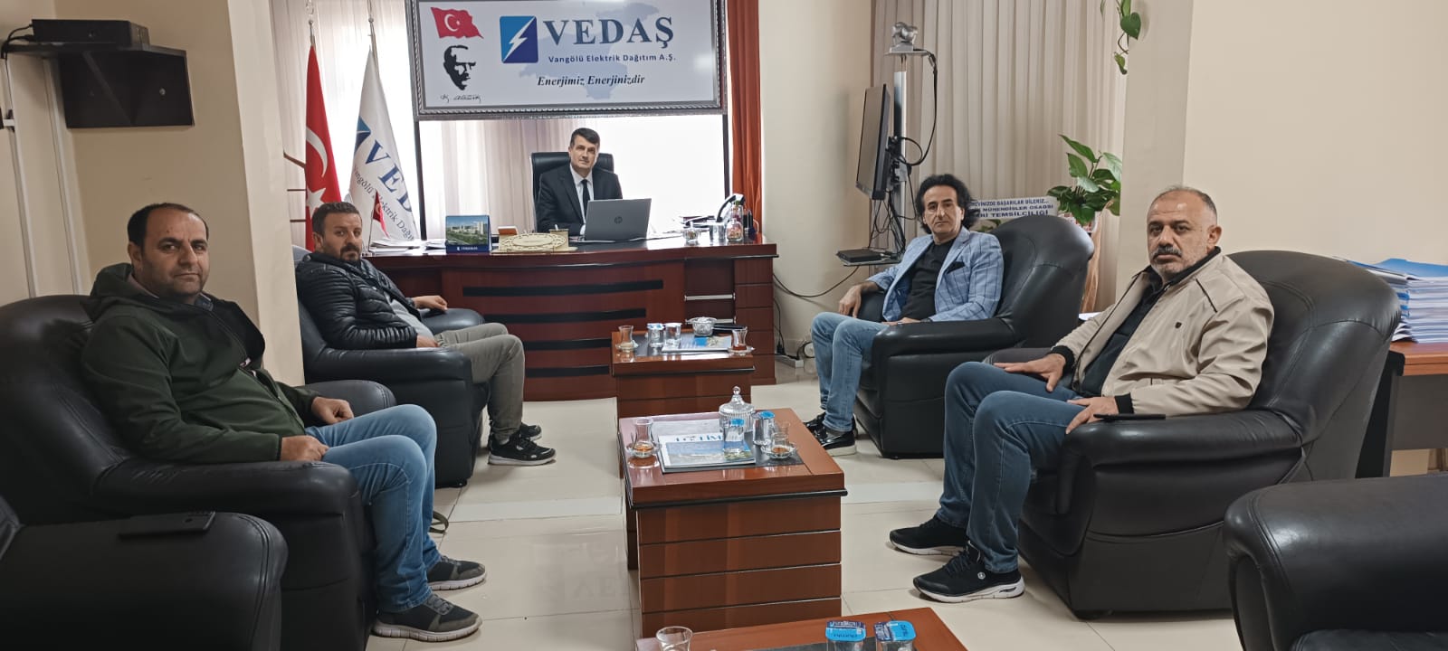 Gazetecilerden VEDAŞ Müdürü Ağacanoğlu'na tebrik ziyareti