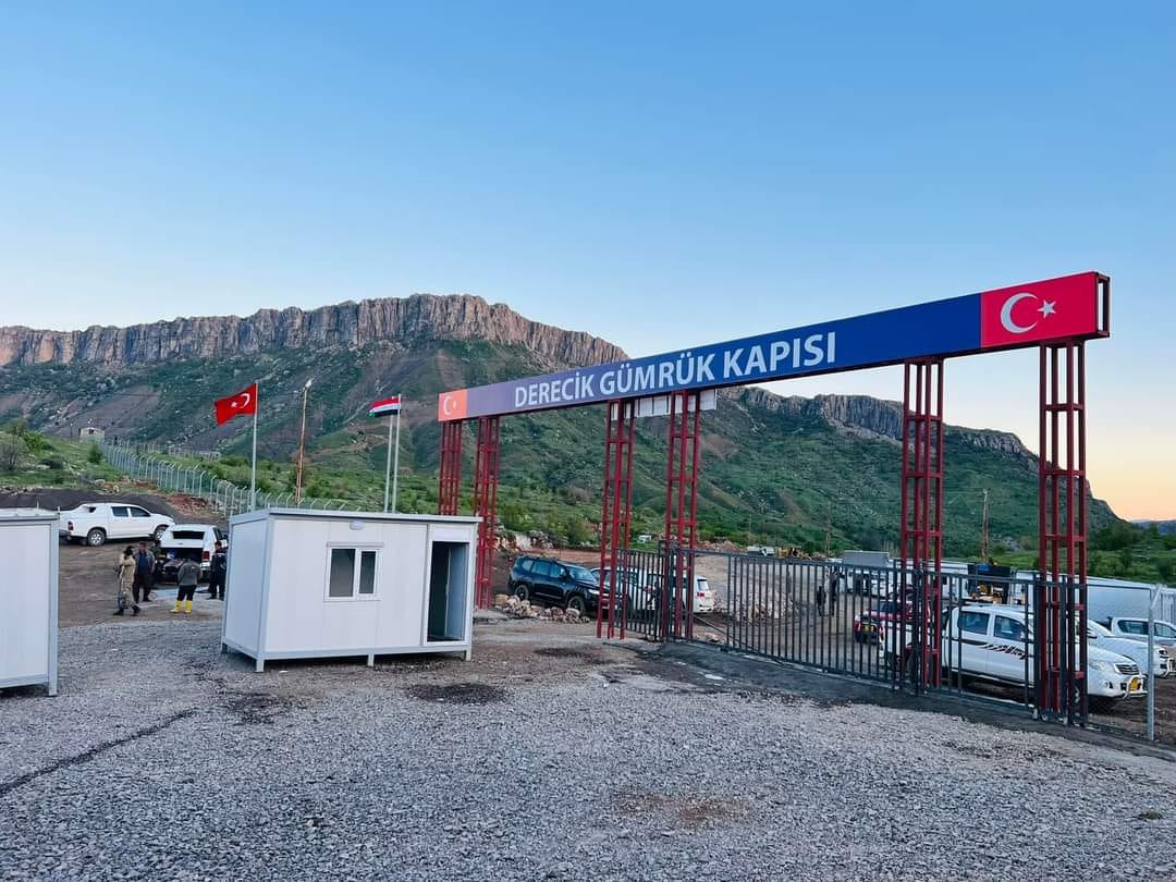 Hakkari'nin 3. sınır kapısının tabelası asıldı
