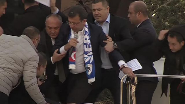 Erzurum’da İmamoğlu mitingi sonrası otobüse taşlı saldırı