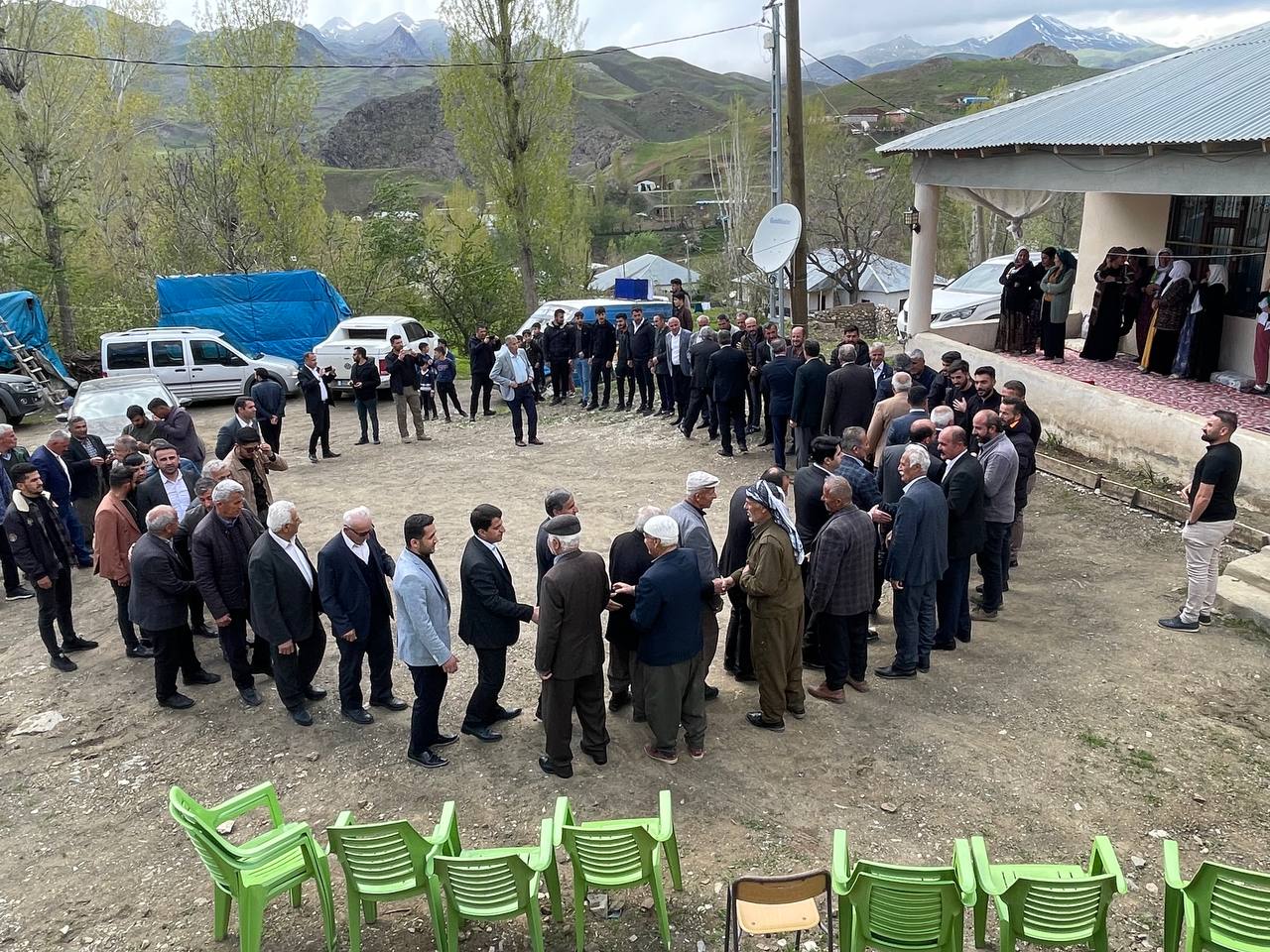 Ak Parti Hakkari heyetinden Yüksekova ve Geçitli'ye çıkartma!