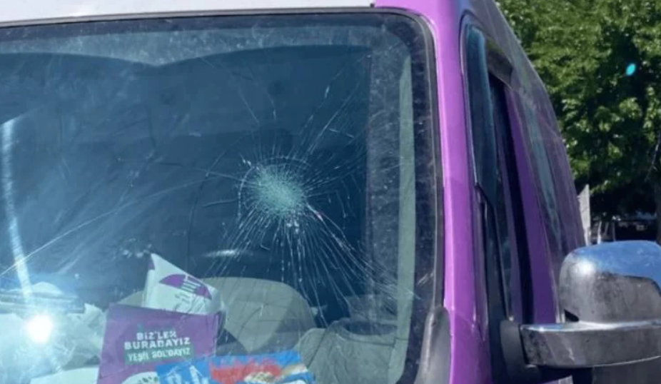 Mersin'de Yeşil Sol Parti'nin seçim aracına saldırı: 5 kişi yaralandı
