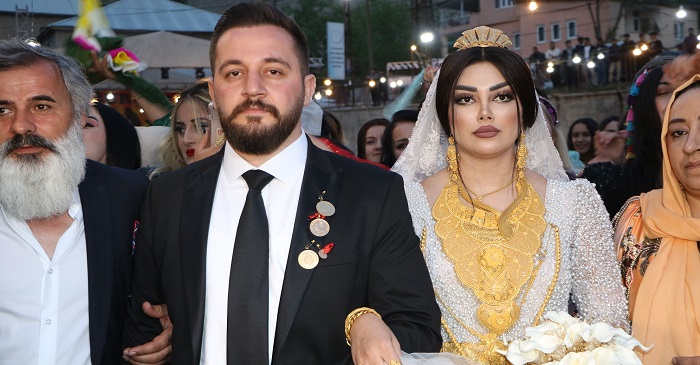 Hakkari'de İranlı geline 7 kilo altın, damada 5 milyon lira toplandı