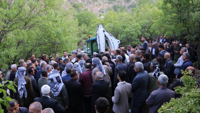 Temel kitlesel törenle defnedildi