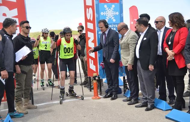 Yüksekova, 18 yıl aranın ardından Tekerlekli Kayak Şampiyonası'na ev sahipliği yaptı