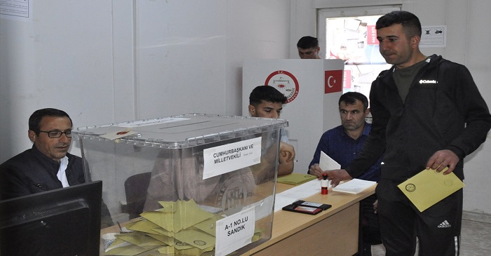 Çukurca'da oy verme işlemi sürüyor