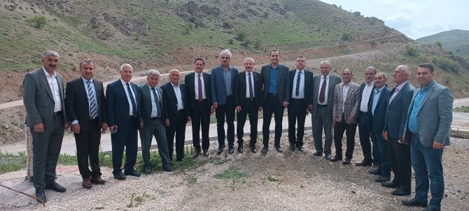 AK Parti heyeti Yüksekova mezralarında