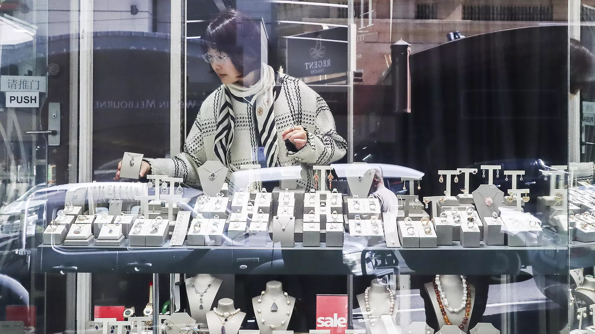 Kendi dükkanını soydu