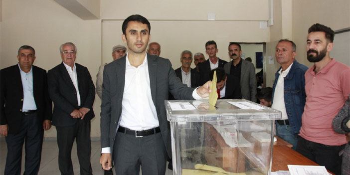 Yeşil Sol Hakkari adayı Parlak oyunu kullandı