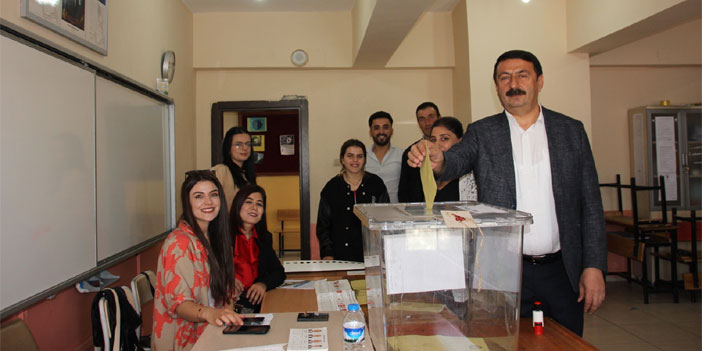 Hakkari'de seçime yoğun ilgi var!