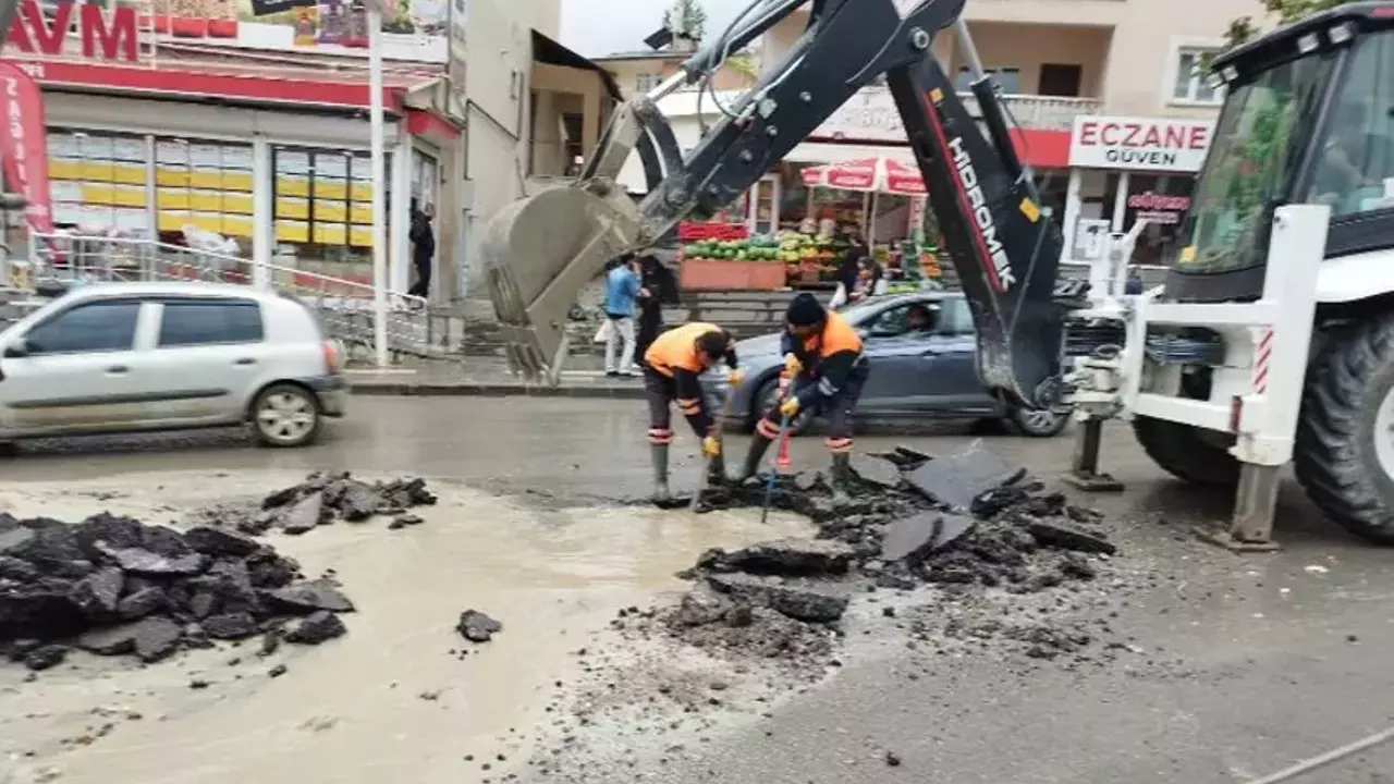 Hakkari belediyesinde yağmur mesaisi