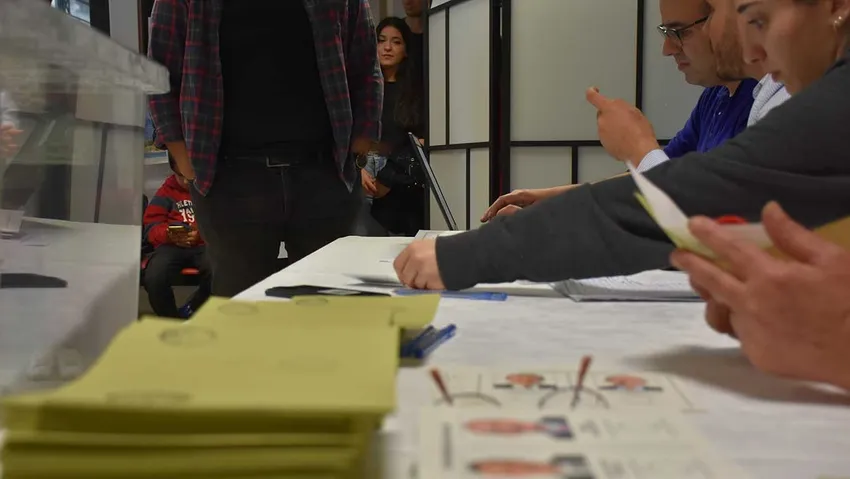 Oy ve Ötesi: Gönüllü sayısı 200 bini aştı