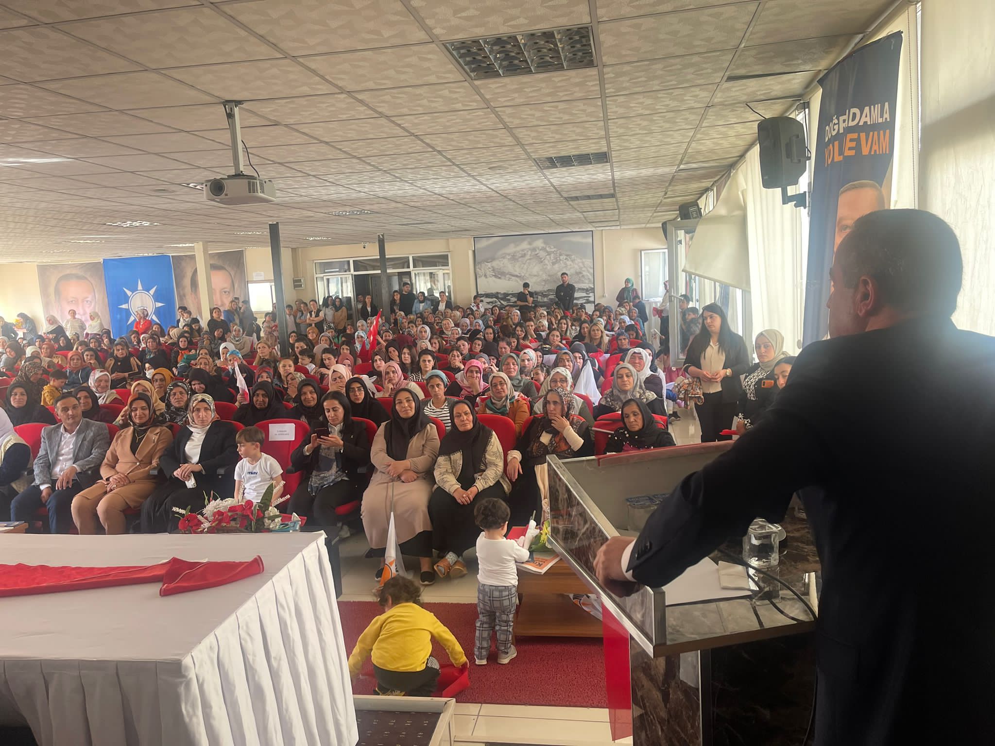 Hakkari Ak Parti'de kadın buluşması