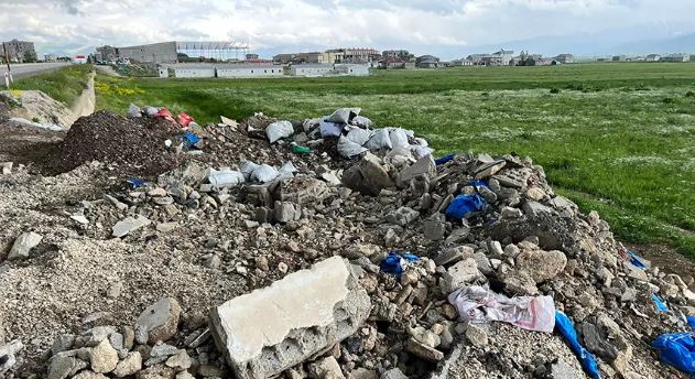 Burası çöplük değil Yüksekova'nın girişi!