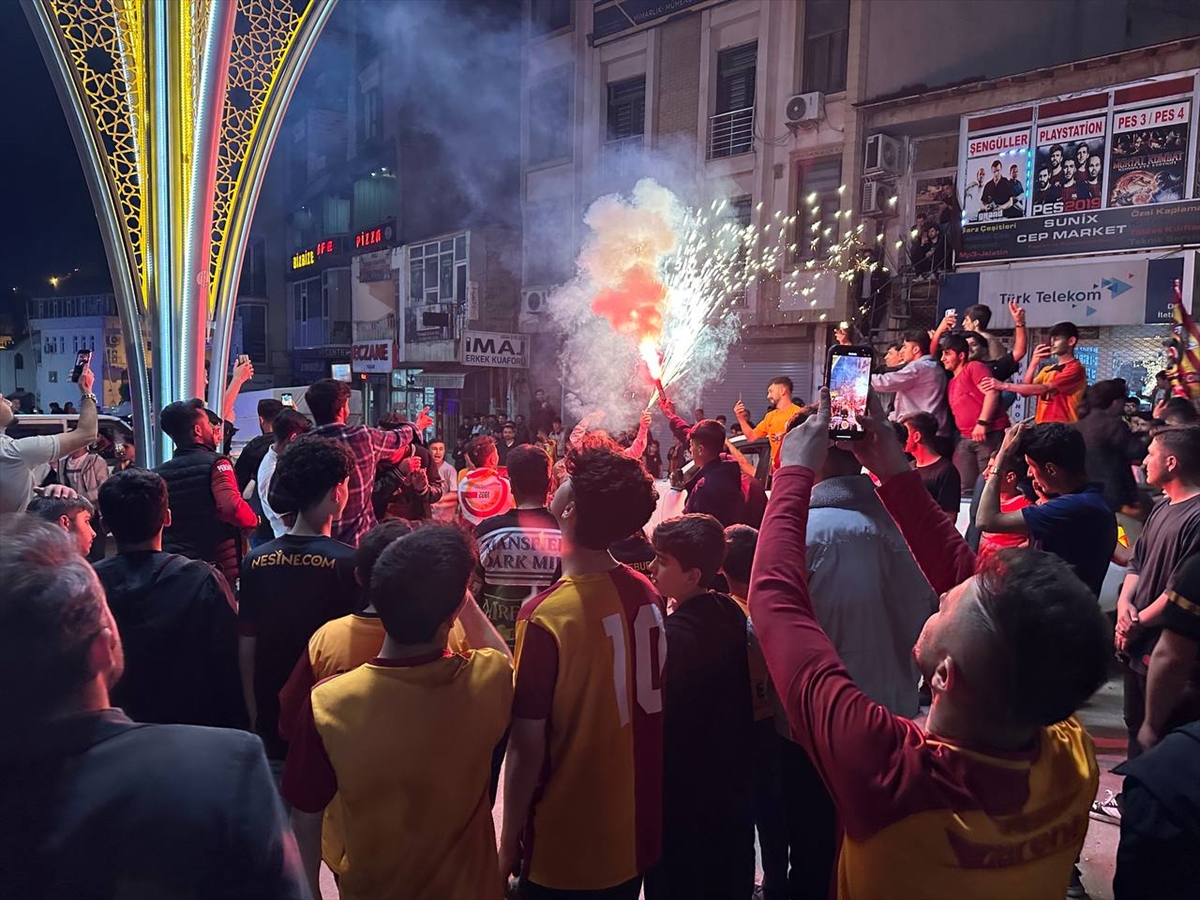 Galatasaray'ın şampiyonluğu Hakkari'de coşkuyla kutlandı