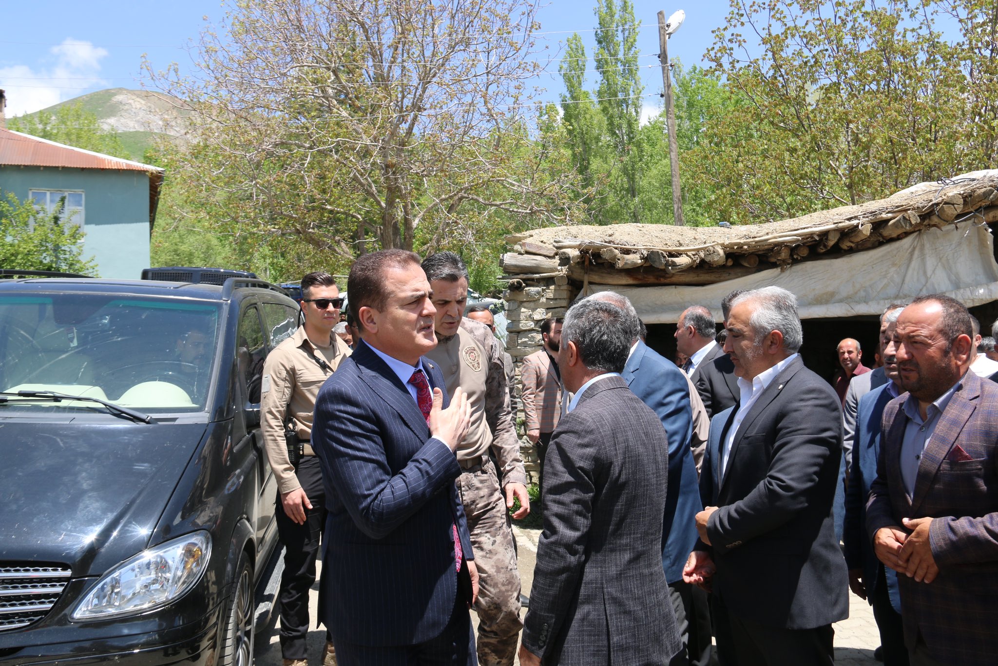 Vali Akbıyık Yaşar Ailesi taziyesine katıldı