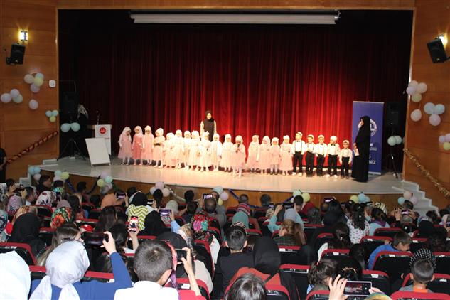 Hakkari'de Kuran Kursu Öğrencilerinin yıl sonu etkinliği